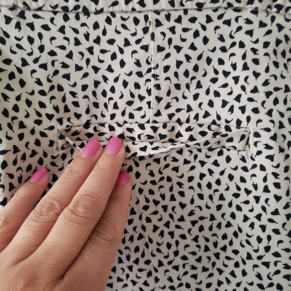 H&M, Black & White, Polka Dot Print Shorts. Size 8. - Picture 10 of 12